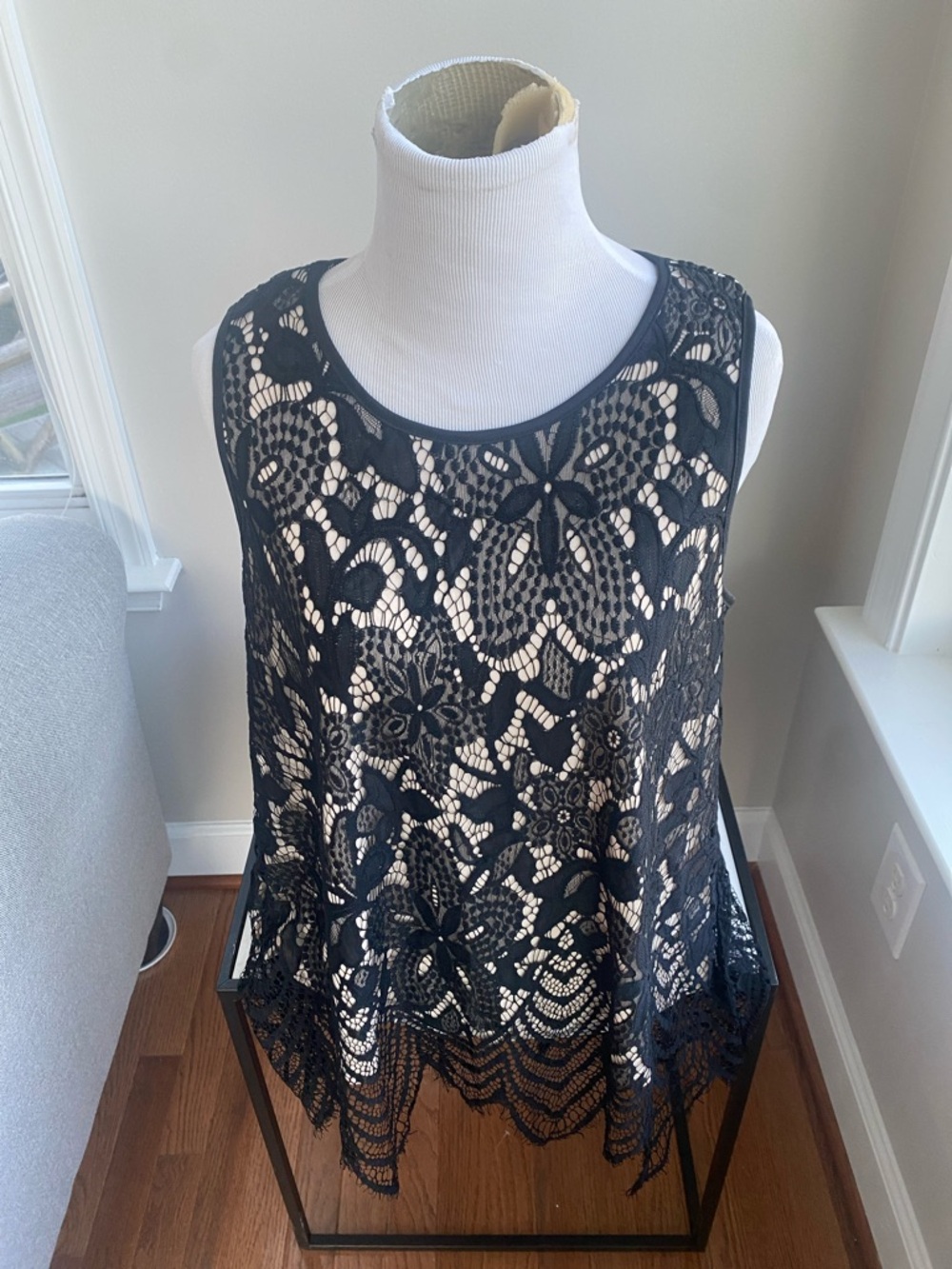 Evelyn Blue black lace overlay sleeveless tank top. Size large NWT